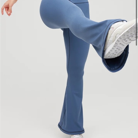 Aerie OFFLINE Real Me High Waisted Crossover Flare Legging - Picture 2 of 5